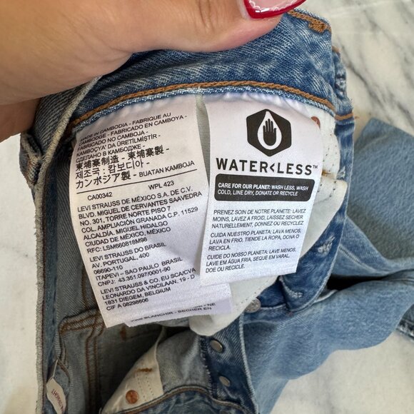 Distressed Levi's Premium Denim Jeans - Picture 5 of 10